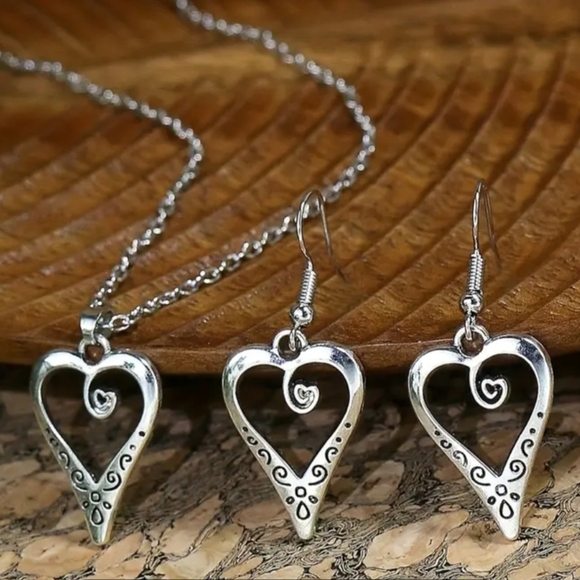 Silver Plated Scroll Heart Necklace and Earring Set NEW - Picture 3 of 8